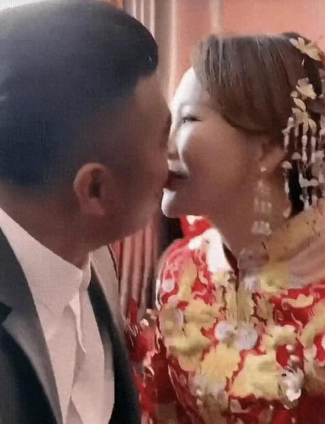 男子婚礼后发现女友50岁,男子婚礼后发现女友50岁了